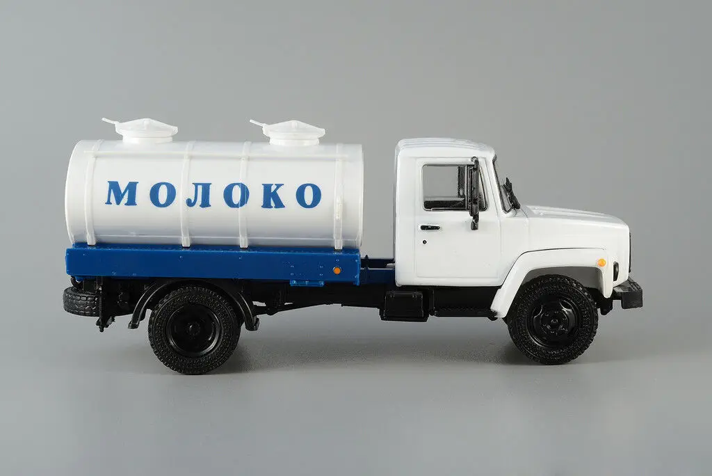 Новинка, Коллекционная модель автомобиля в масштабе 1/43