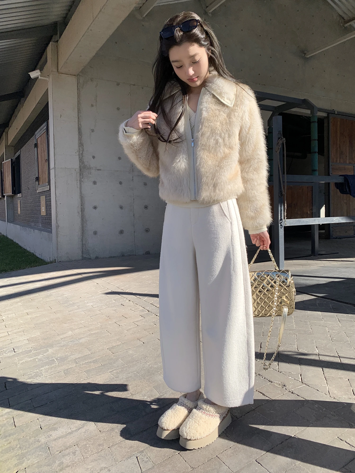 

Шерстяные брюки-морковки EEONE30 для женщин: утепленные, повседневные, с завышенной талией, коллекция Winter Collection