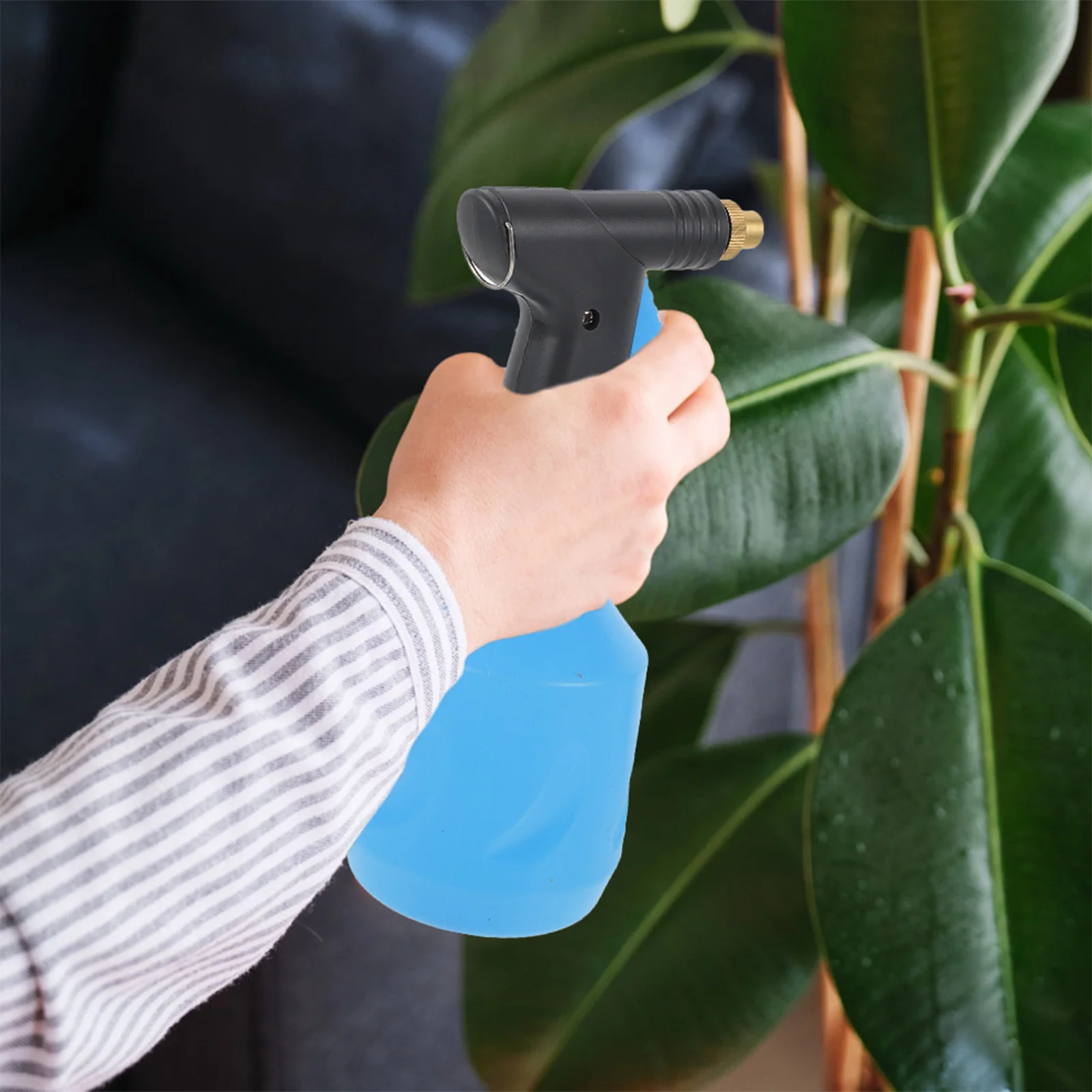 

Multifunctional Spray Bottle Blue 650ml Leakproof Durable for Garden Watering Flowers Plants Succulent Daily Use Refillable