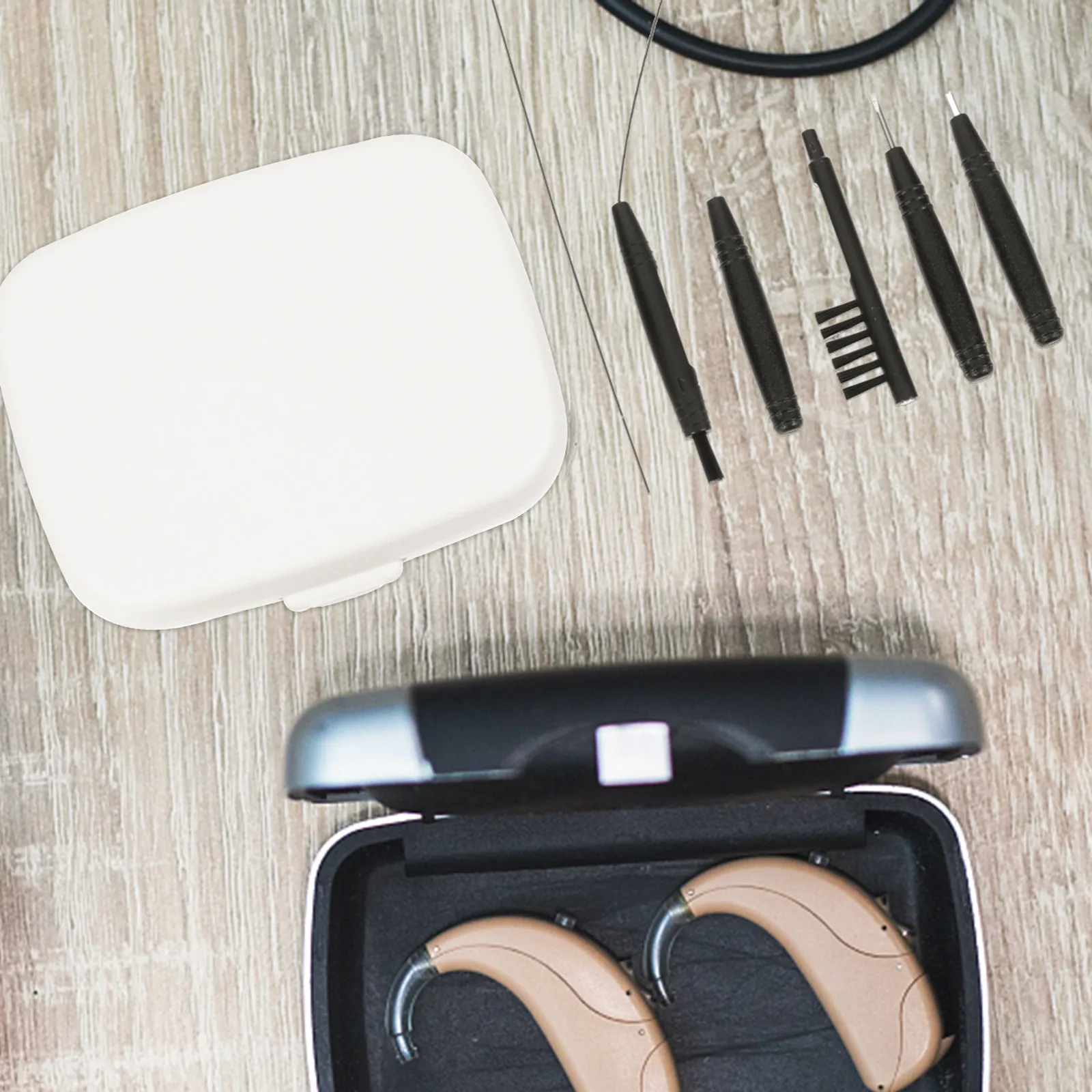 

Набор для чистки слуховых аппаратов из ПВХ: многофункциональная мини-щетка и очиститель воска для ежедневного использования