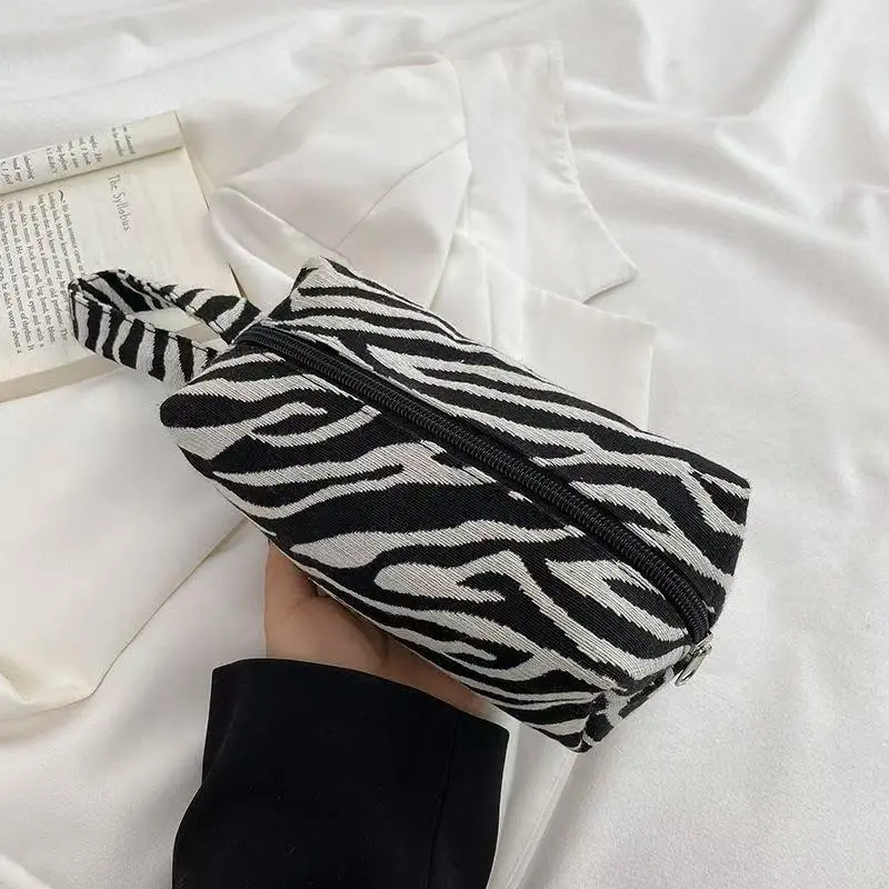 ليوبارد طباعة حقائب مكياج وسادة القلم حقيبة عالية الجودة المرأة سعة كبيرة وسادة حقيبة المحمولة تخزين حقيبة يد شحن مجاني #4