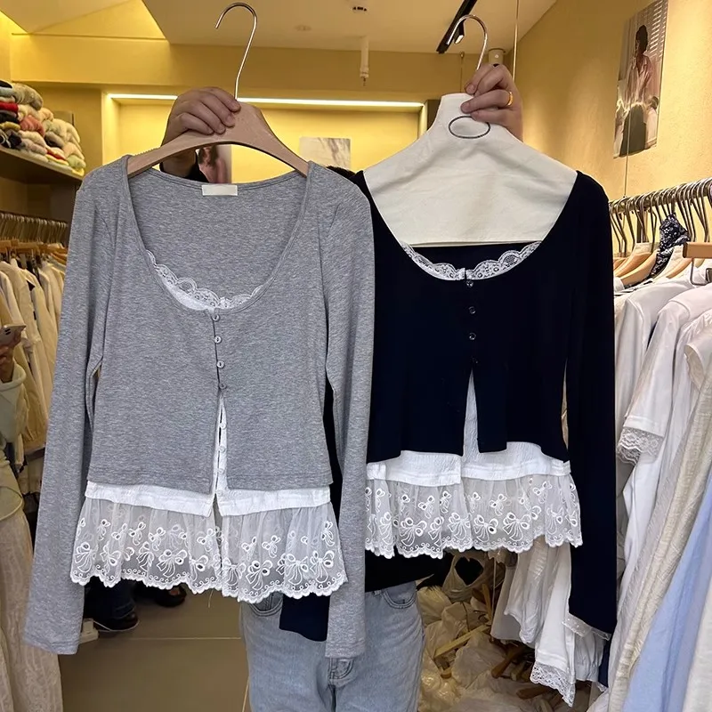 Bluzka damska plus size 300, słodka i pikantna, długa, wiosenna, w stylu koreańskim, z koronkowymi wstawkami, wyszczuplająca, bazowa.