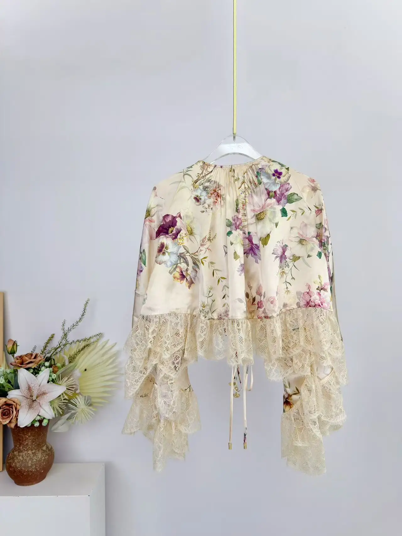 2026 Women's Pants Suit Floral Printed Beaded Lace Patch Flare Sleeve V-Neck Shirt + High Waist Wide Leg Trousers Suit