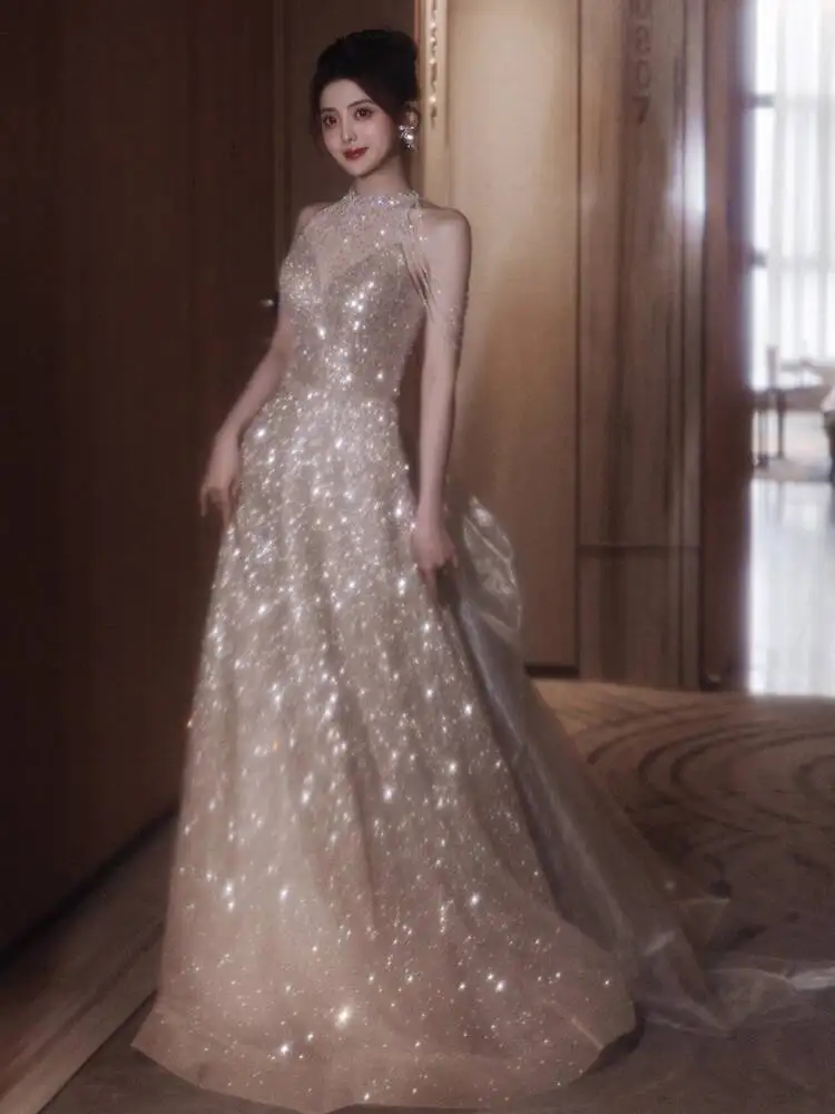 

Вечернее платье с бретелькой на шее, элитное легкое роскошное нишевое платье 2024 года, новое элегантное платье с пайетками для ежегодного собрания во время светской львицы