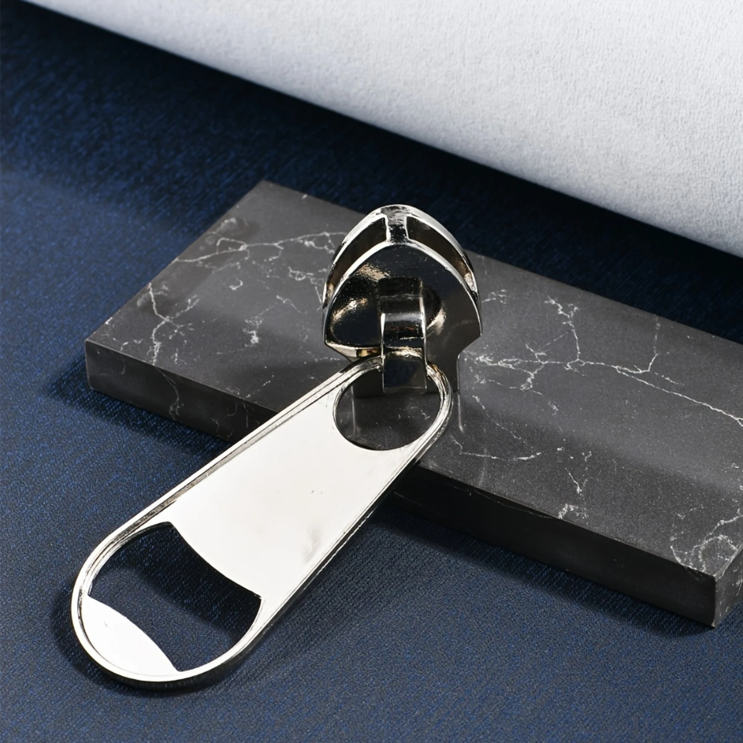 대형 지퍼 모양의 맥주 병따개 - 창의적인 아연 합금, 디자인 및 사용