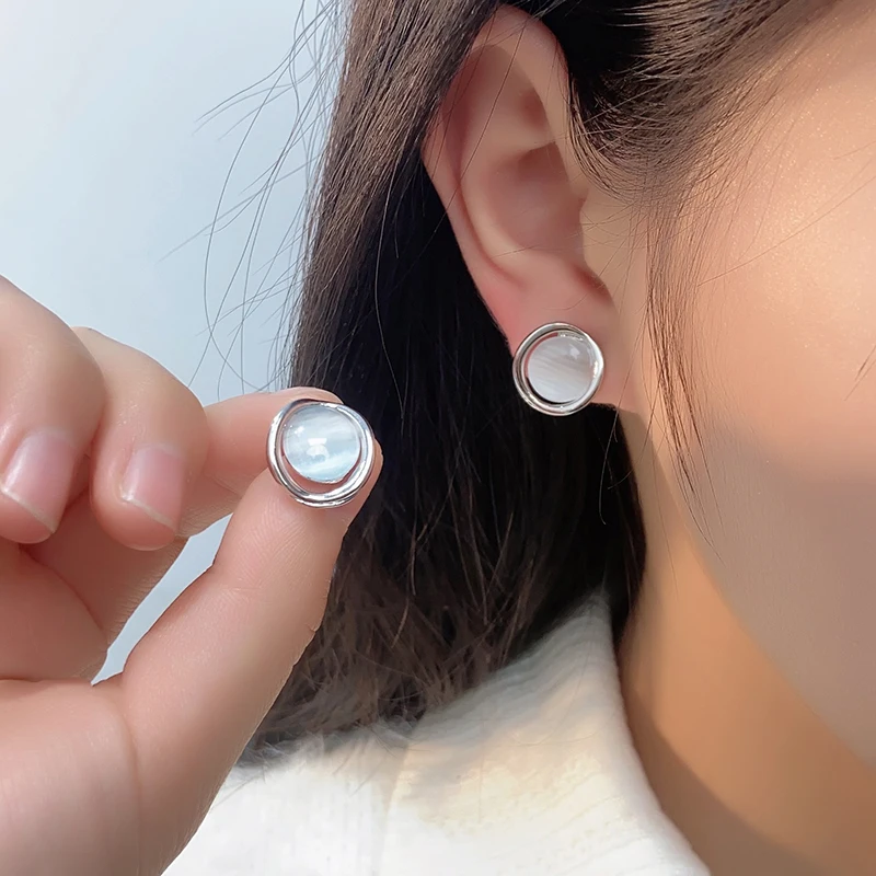 Cute Retro Round Cat\'s Eye Stone Stud Earrings for Women Fashion Jewelry Light Luxury Minimalist Accessories