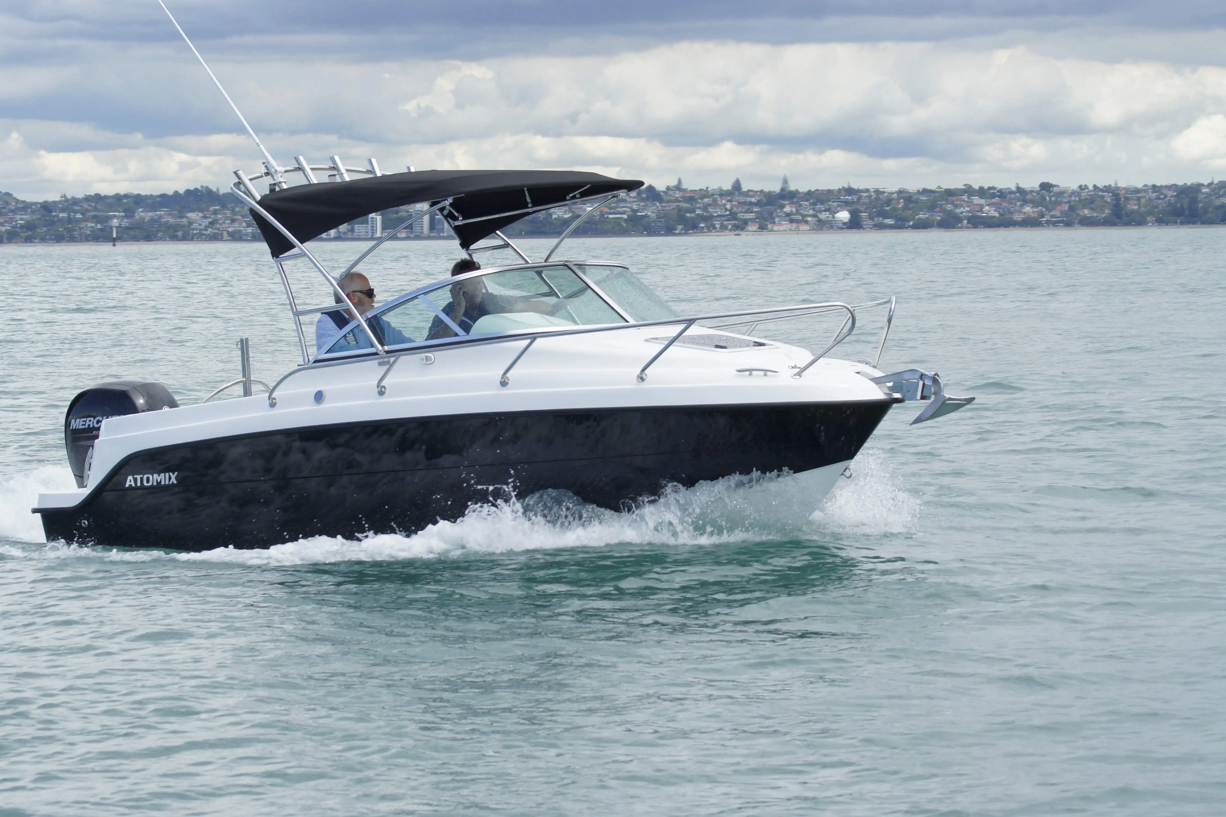 5.6m Fast Speed Fiberglass Fiberglass Sport Yacht Wide Use Passenger Ferry for Sightseeing Fishing Entertainment