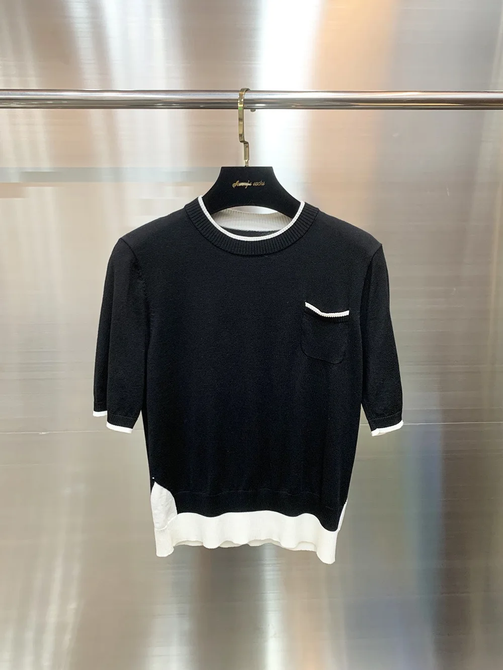 

Ранняя осень 2025: Новинка! Женский трикотажный топ с круглым вырезом, коротким рукавом, облегающий, влагоотводящий, для повседневной носки.