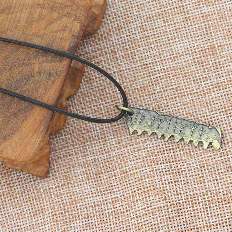 قلادة صياد السيف المنقولة بالدم، مراقب العين، شارة عجلة الغراب، قلادة للنساء، هدية مجوهرات تنكرية