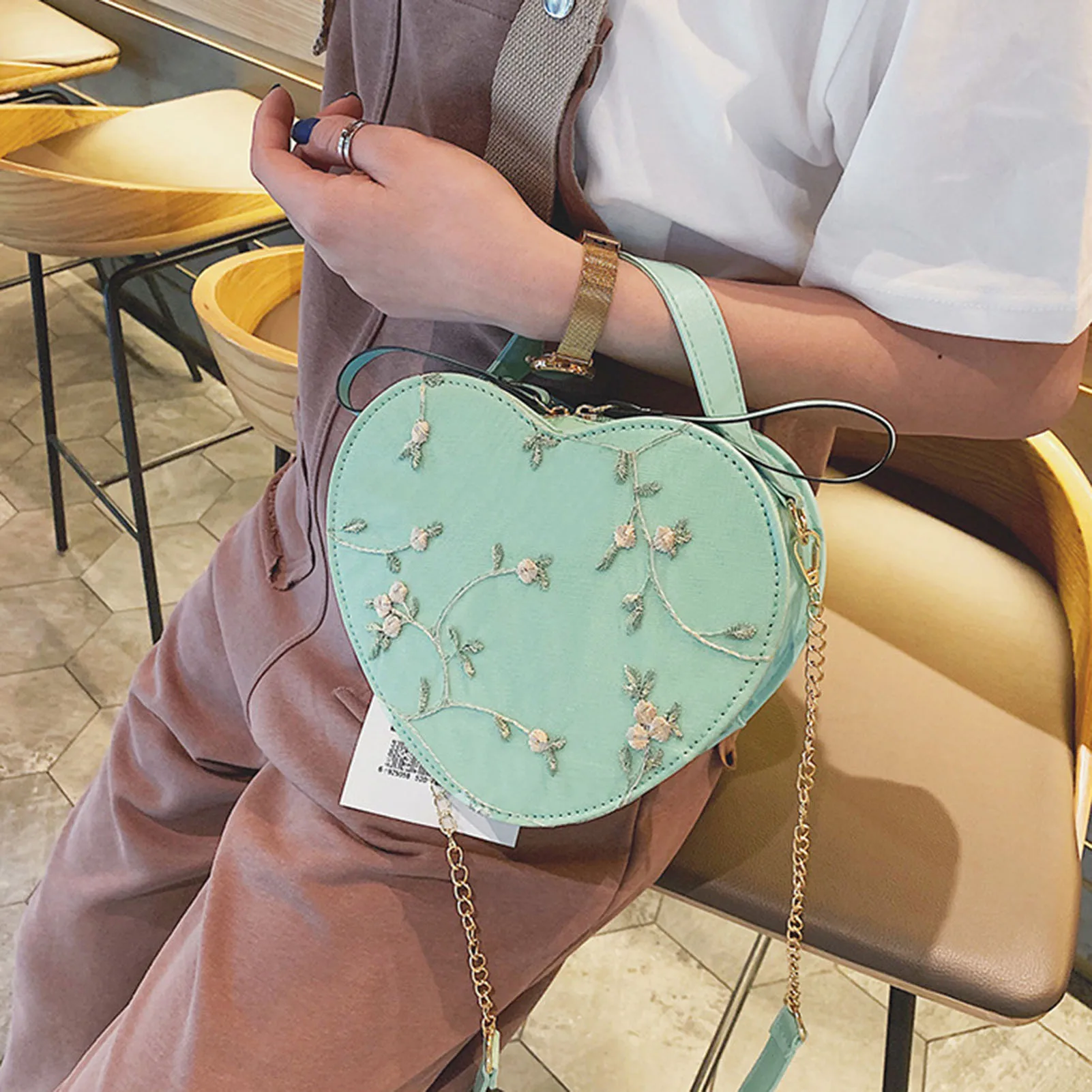 Womens Lace Heart Crossbody Bag PU Leather Shoulder Purse Fashion Handbag with Chain Strap for Valentine Gift 21x17x6cm view 5