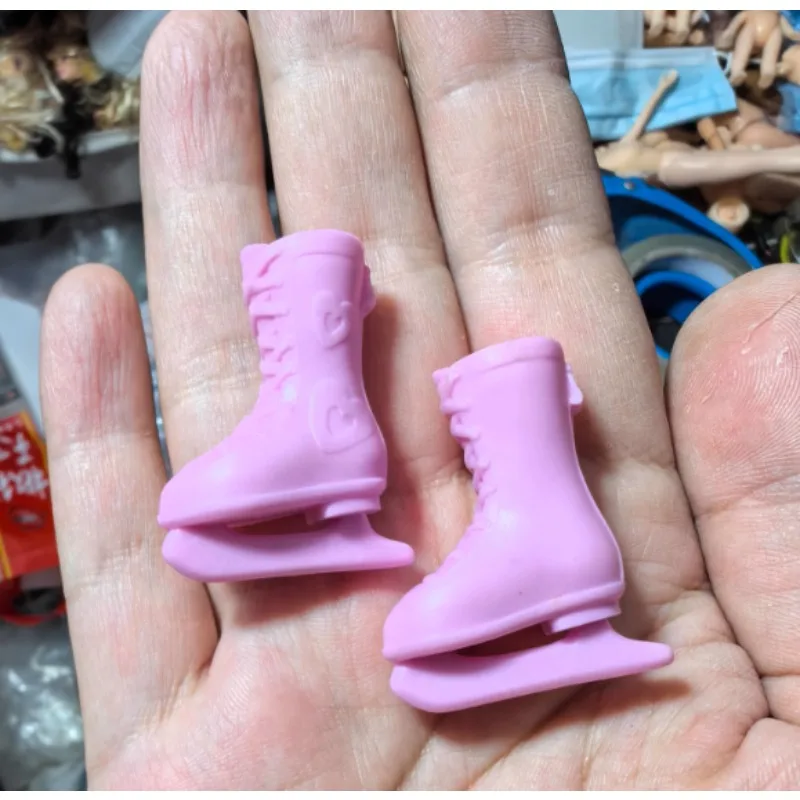 Neue Stile von Schuhen, High Heels, Hausschuhen, Schuhzubehör für Ihre BB-Puppen im Maßstab 1:6, BBIKG704