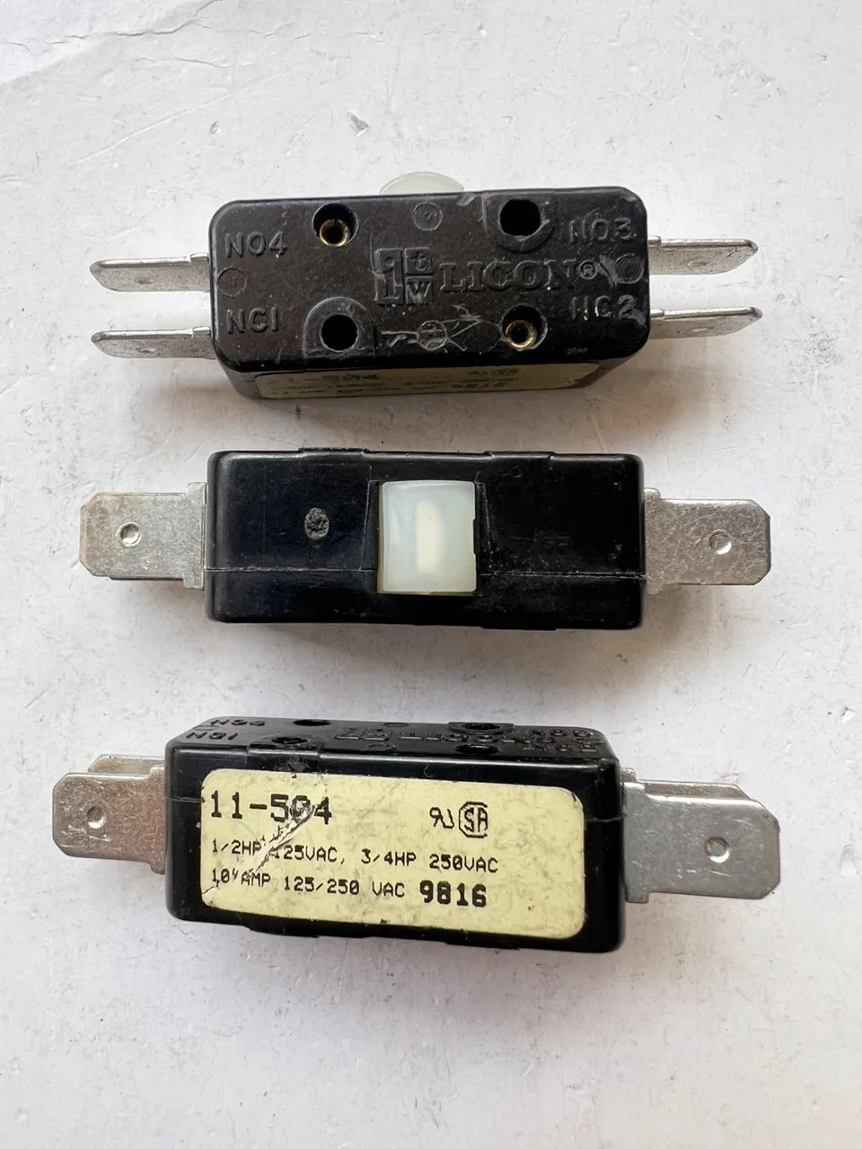 

Original new 100% 1TW 4pin button switch one normally open and one normally closed 10A 250VAC