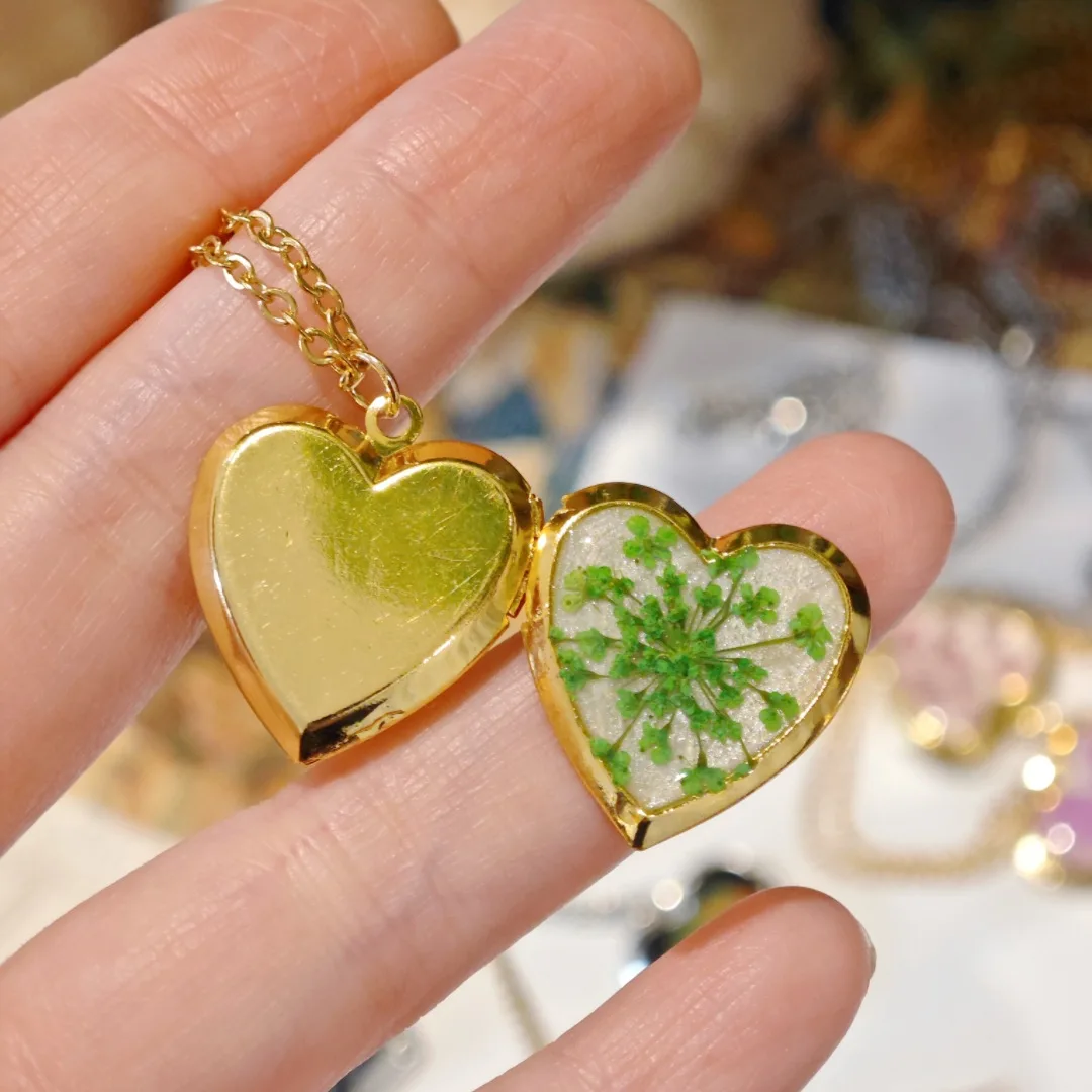 3236 Wholesale Handmade Plant Specimen Dried Flower Stainless Steel Necklace Heart Pendant Creative Birthday Christmas Gift
