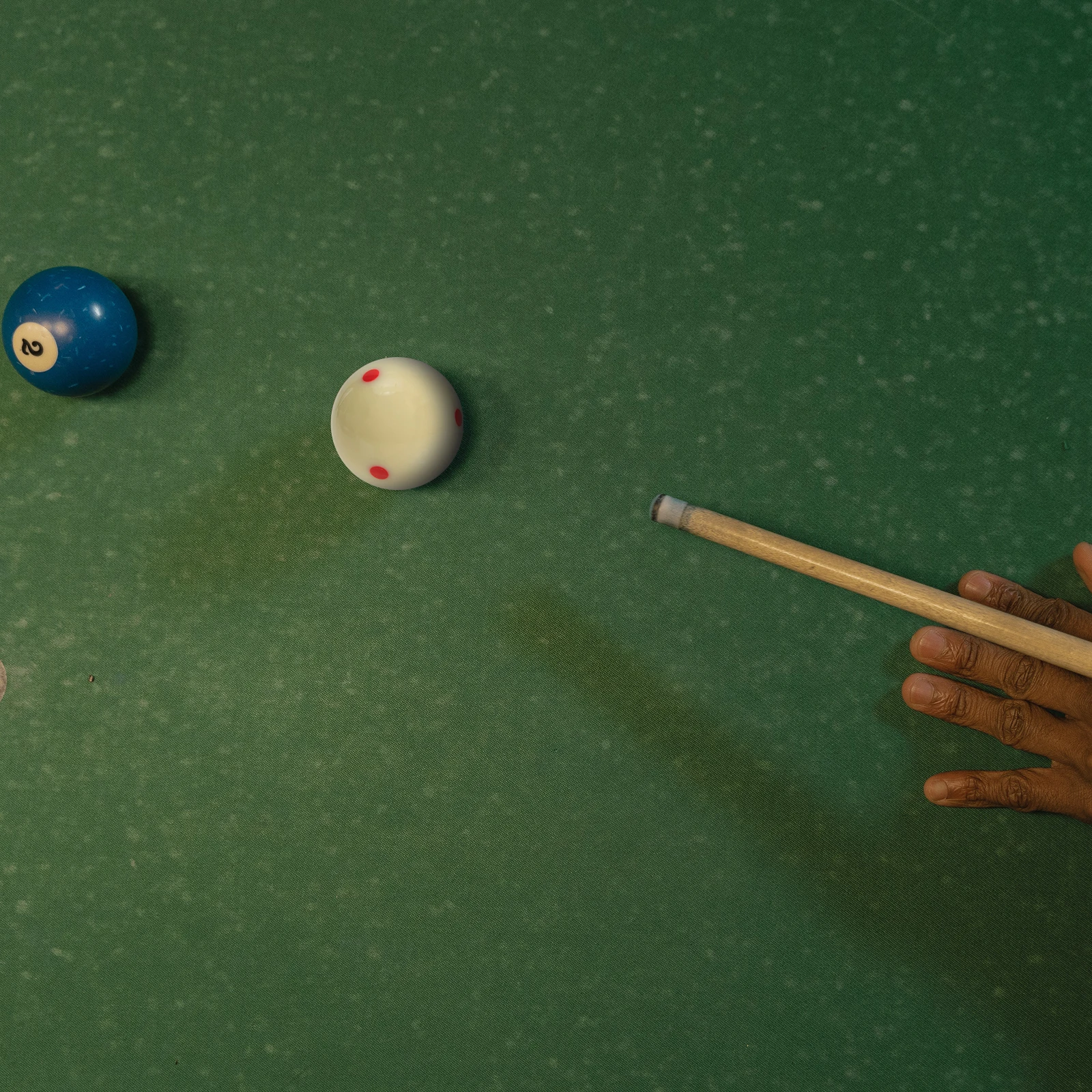 

Standard Cue Ball with Six Dots for Billiard Practice Training Precision Engineered Resin White Ball for Pool Skills Improvement