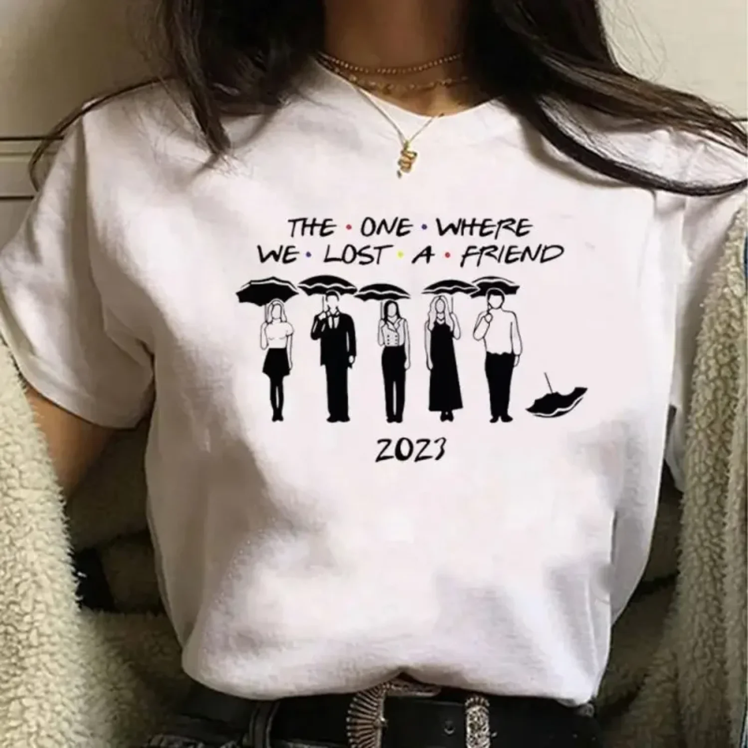 تي شيرت مطبوع من Friends Tv Chandler Bing تي شيرت كاجوال برقبة دائرية وأكمام قصيرة ملابس نسائية عصرية فضفاضة قصيرة