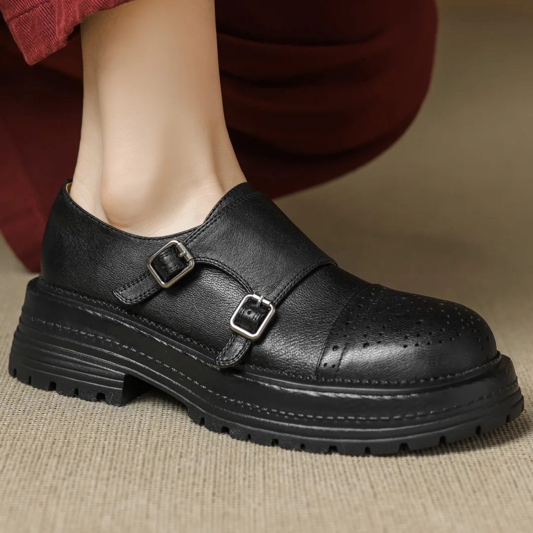 حذاء نسائي من جلد البقر بمقدمة مستديرة وإبزيم معدني منحوت على الطراز البريطاني سهل الارتداء ونعل سميك حذاء بدون كعب حذاء بدون كعب عالي الجودة #2