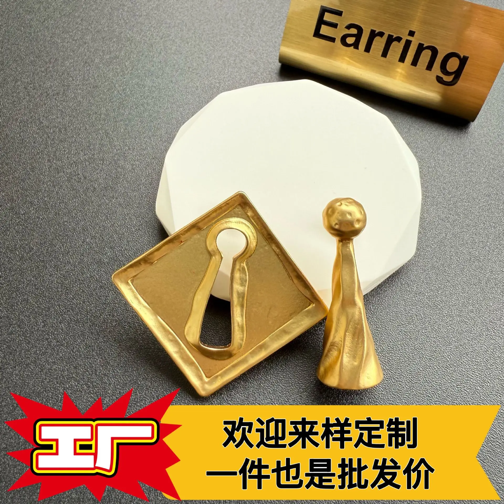 

Mouth Shape Earrings