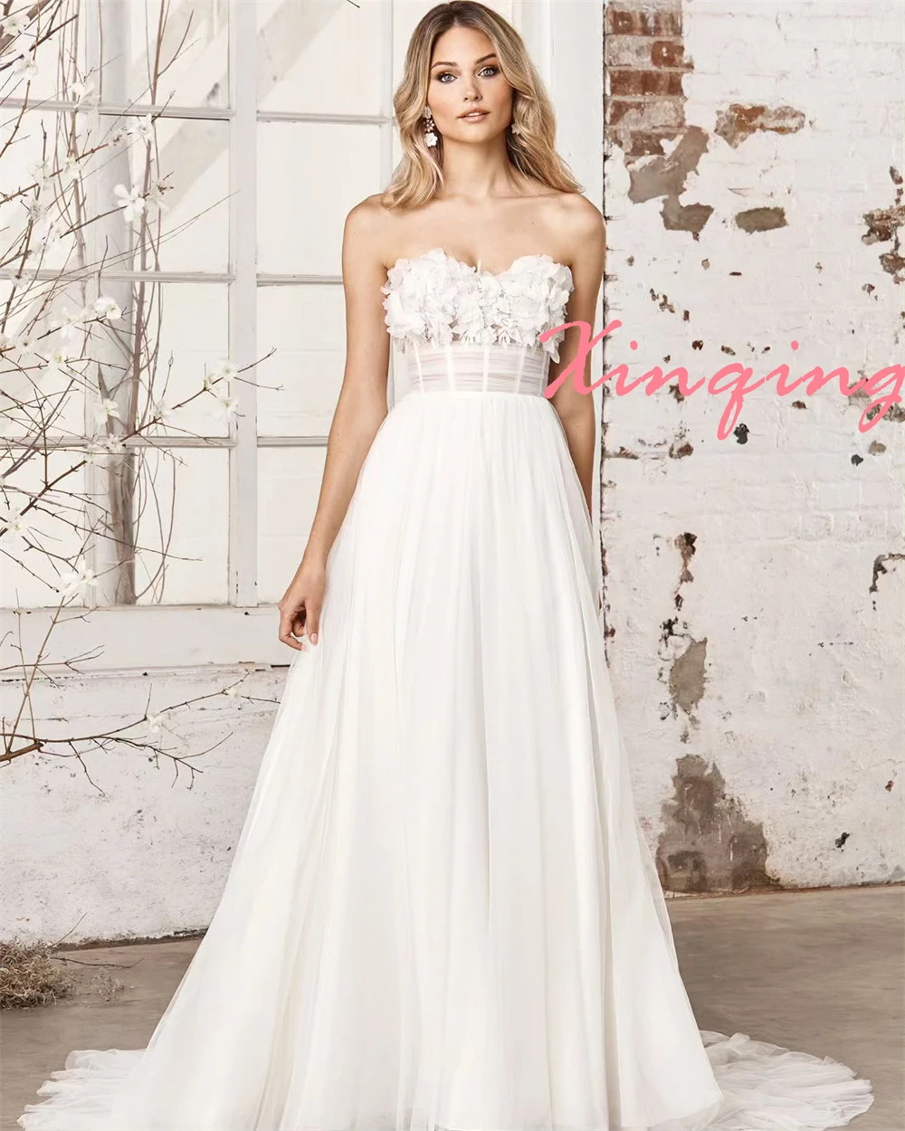 Customized 2025 Fashion Tulle Wedding Dresses Dreamy Strapless Detachable Sleeve Wedding Dresses Buttons Back Wedding Guest