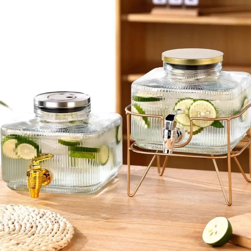 

Кувшин для чистой воды с крышкой из нержавеющей стали и удобными носиками. Дизайнерские кувшины для воды для вечеринок с B03E.