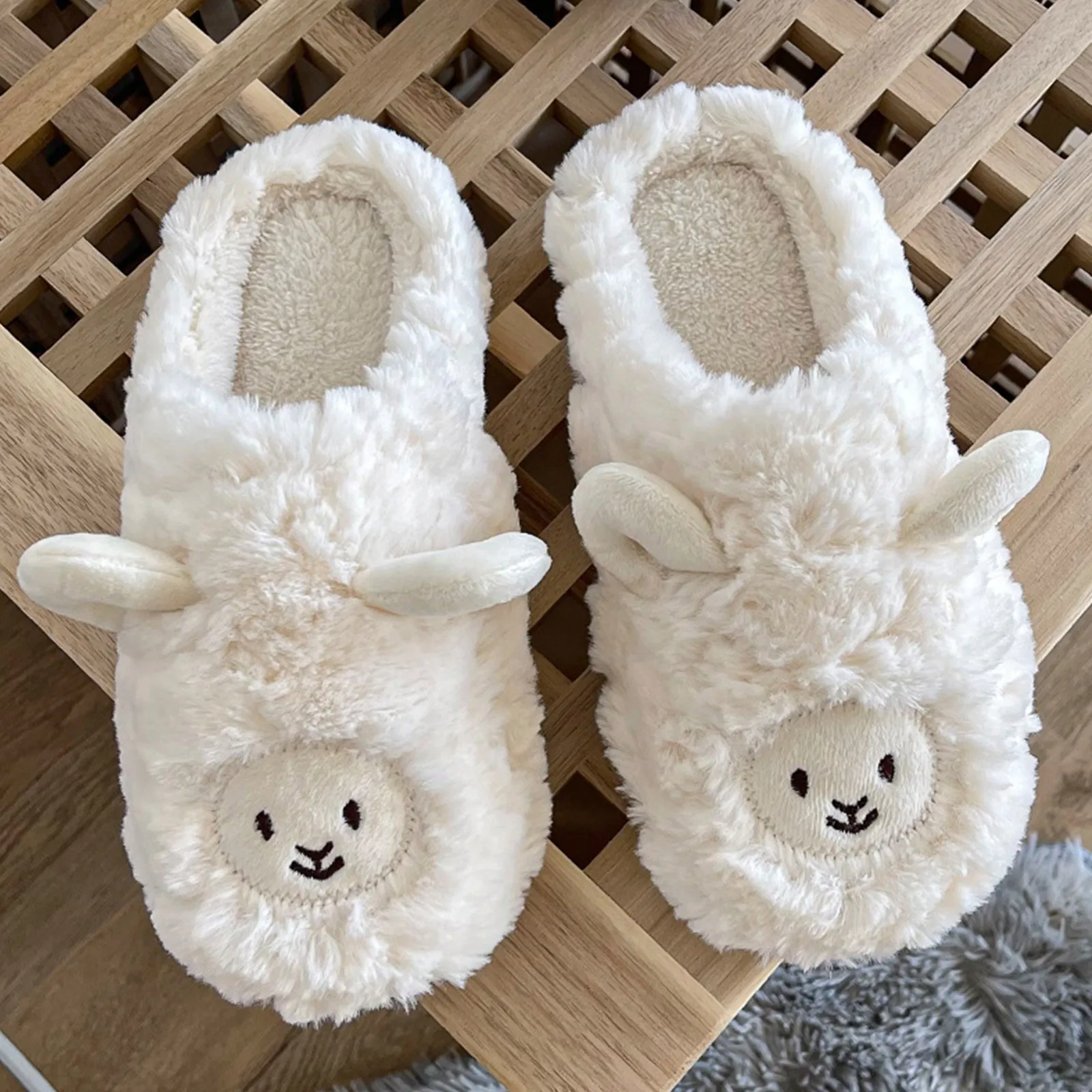 النساء المنزل رقيق النعال منصة المضادة للانزلاق أحذية دافئة مريحة لطيف الأغنام في الهواء الطلق زوجين النعال النساء الرجال السيدات الأحذية