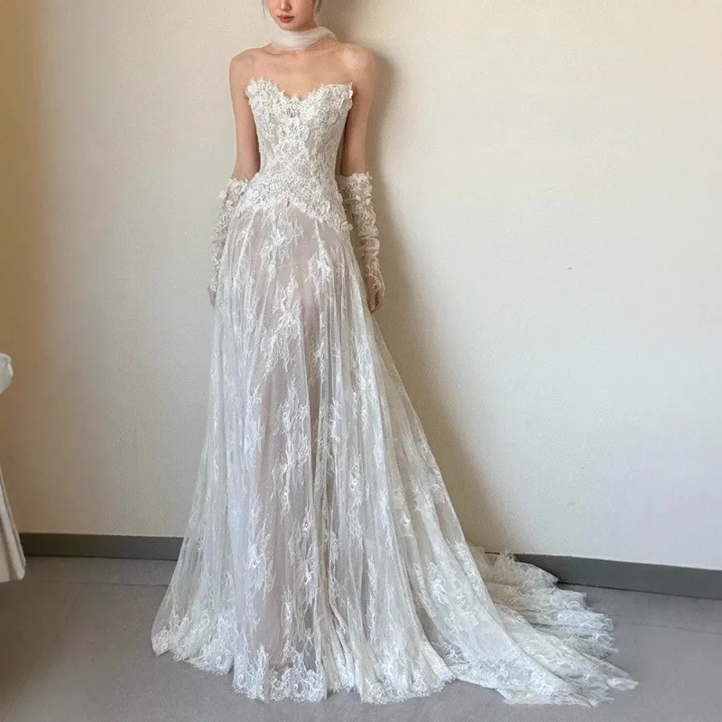 

A strapless light and luxurious white slim-fit dress with heavy tulle for going out