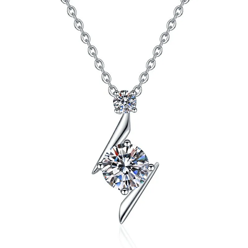 

S925 sterling silver lightning - shaped moissanite pendant for women, a simple and elegant necklace, versatile accessory