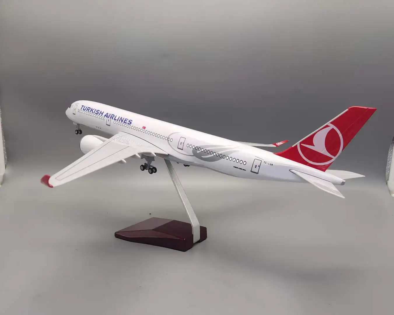 Turkish Airlines 47CM 1:142 Scale Model Aircraft A350 Airbus LED Light Die-casting Machine Collected As A Gift By Aviation