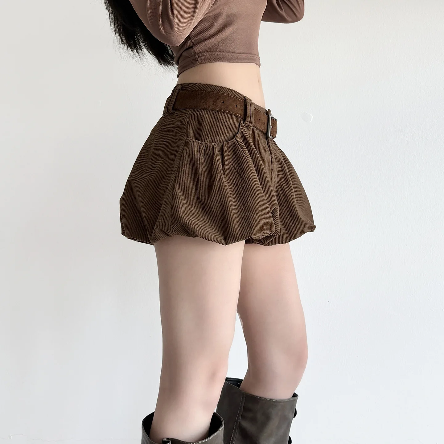 Autumn Korean style sweet and spicy new corduroy flower bud low waist design belt accessories shorts