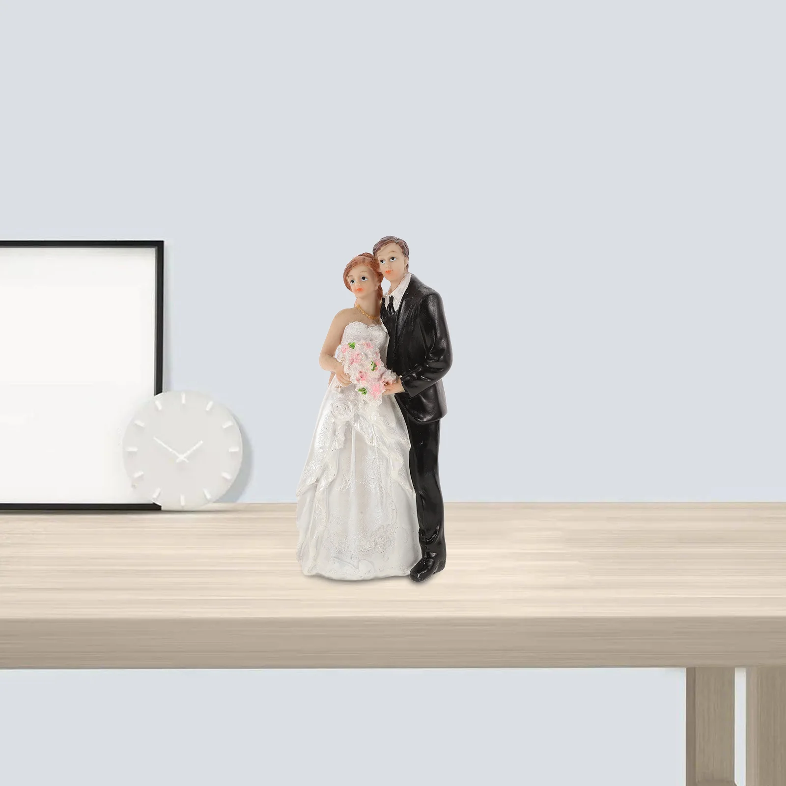 

Elegant Resin Bride and Groom Wedding Cake Topper Detailed European Style Couple Figurines Romantic Wedding Cake Decoration