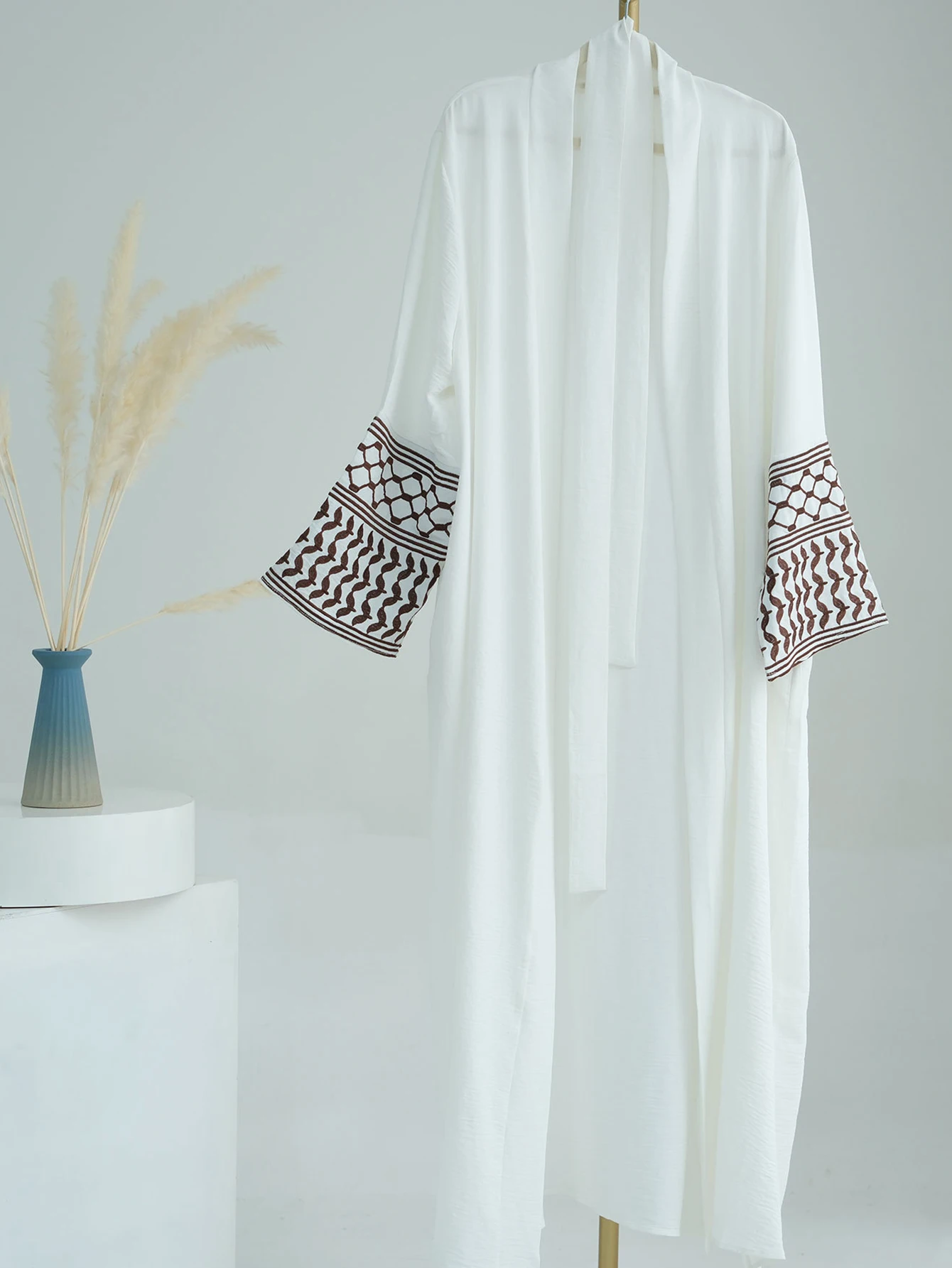 دبي عادية التطريز متواضع مفتوح كيمونو عباية فاخرة الإسلام مسلم قفطان مشروط فستان عربي عبايات المرأة رداء فام Musulmane