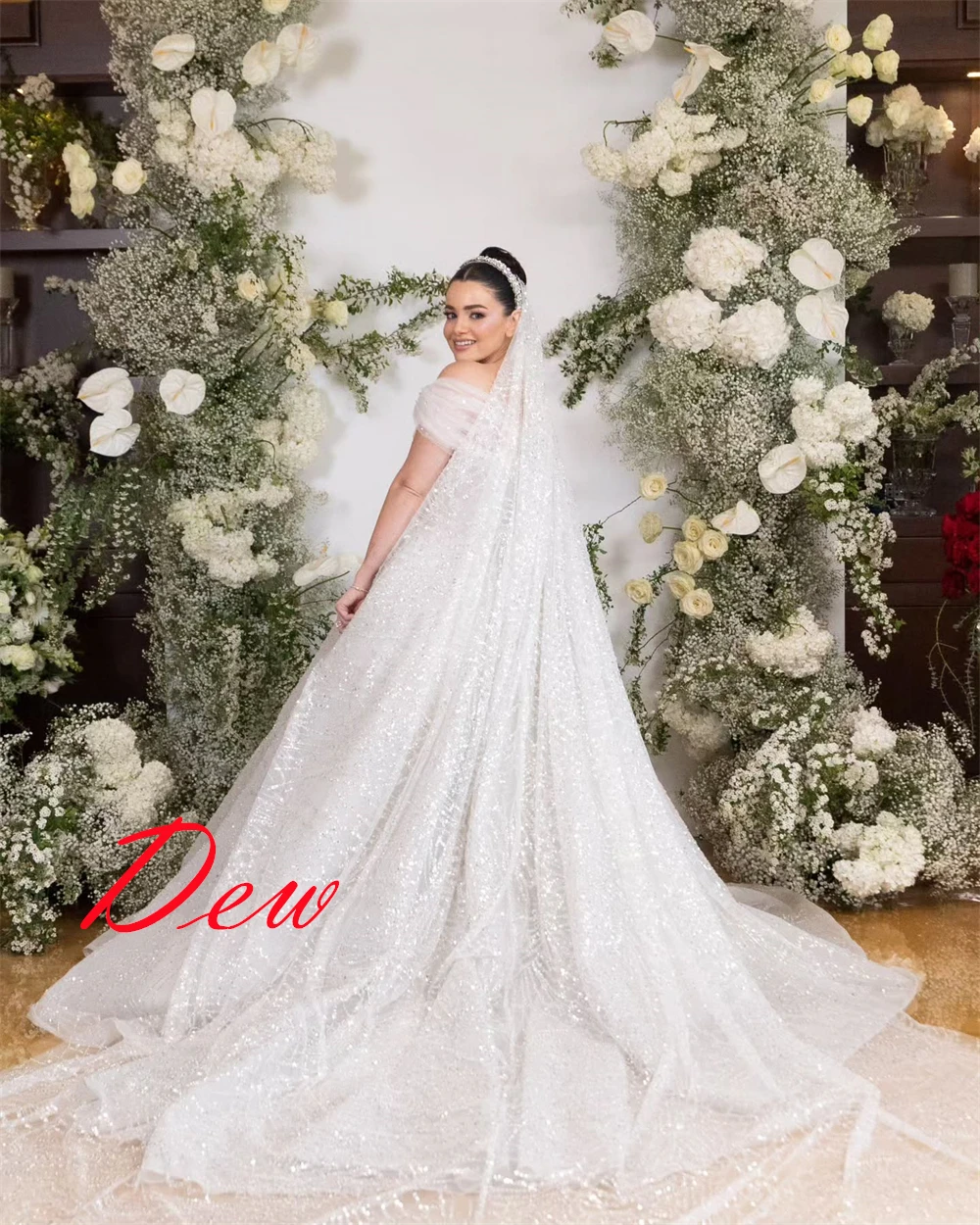 تخصيص جودة عالية الأبيض اورجانزا أثواب الزفاف بسيطة حمالة قبالة الكتف فستان الزفاف قطار مصلى فستان مفتوح الظهر