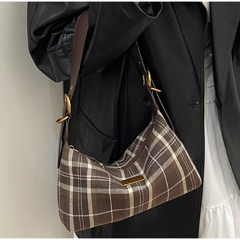 Karierte Hobo-Schultertasche, Retro-Handtasche aus kariertem Stoff, Y2k Vintage-Handtasche, Herbst-Winter-Handtasche für Damen, ideal für den täglichen Gebrauch. – Detail 13