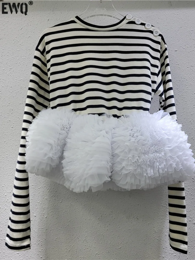 [EWQ] Sweet Clothes O-neck Pullover T Shirt Long Sleeve Top Wihte Striped Shirt Spliced Pleated Short T-shirt 2025 Spring New