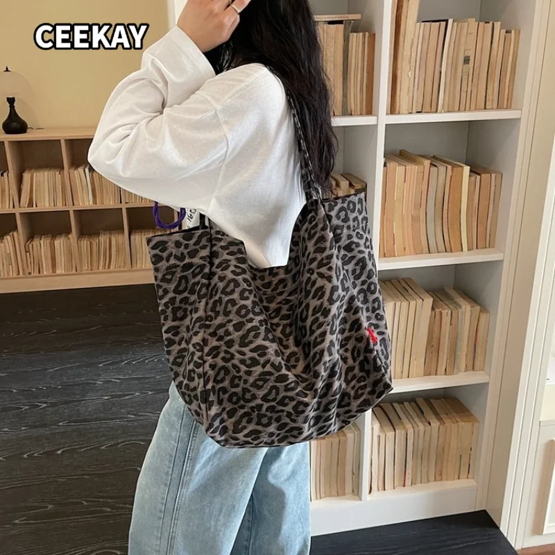 CEEKAY Women's Tote Bag Dark Leopard Print Large Shoulder Handbag Zipper Closure Daily Commute Casual Vintage bag for women