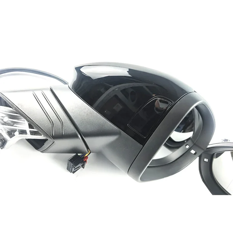 The Golf 8 is powered by a folding rearview mirror with lane change illuminating ground lights