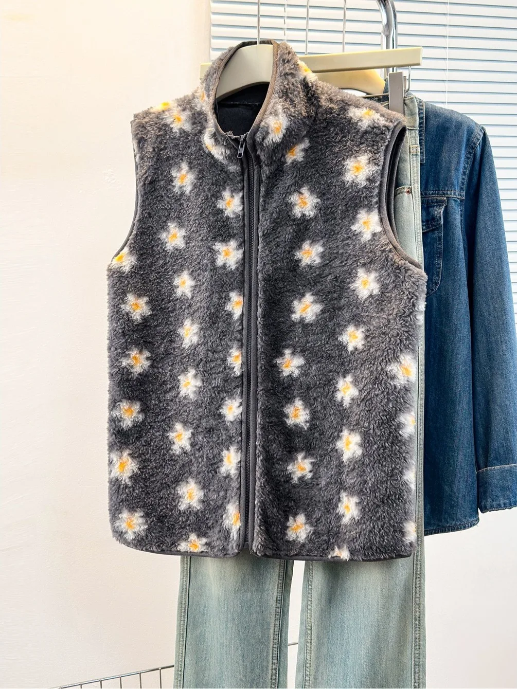 Ladies Casual Loose Floral Contrast Color Vest 2026 Autumn Season Fashionable Versatile Women's Clothing Tagless Luxury Garment