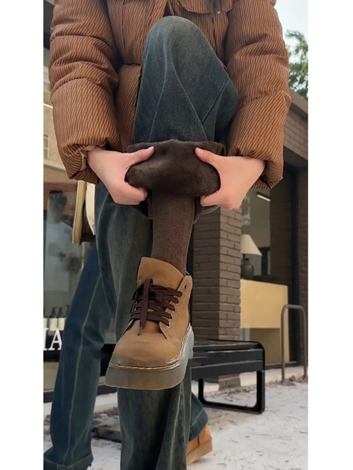 

Мягкие джинсы на флисовой подкладке для мужчин, осенне-зимние, с эффектом потертости, синие, прямые, расклешенные, молодежный тренд