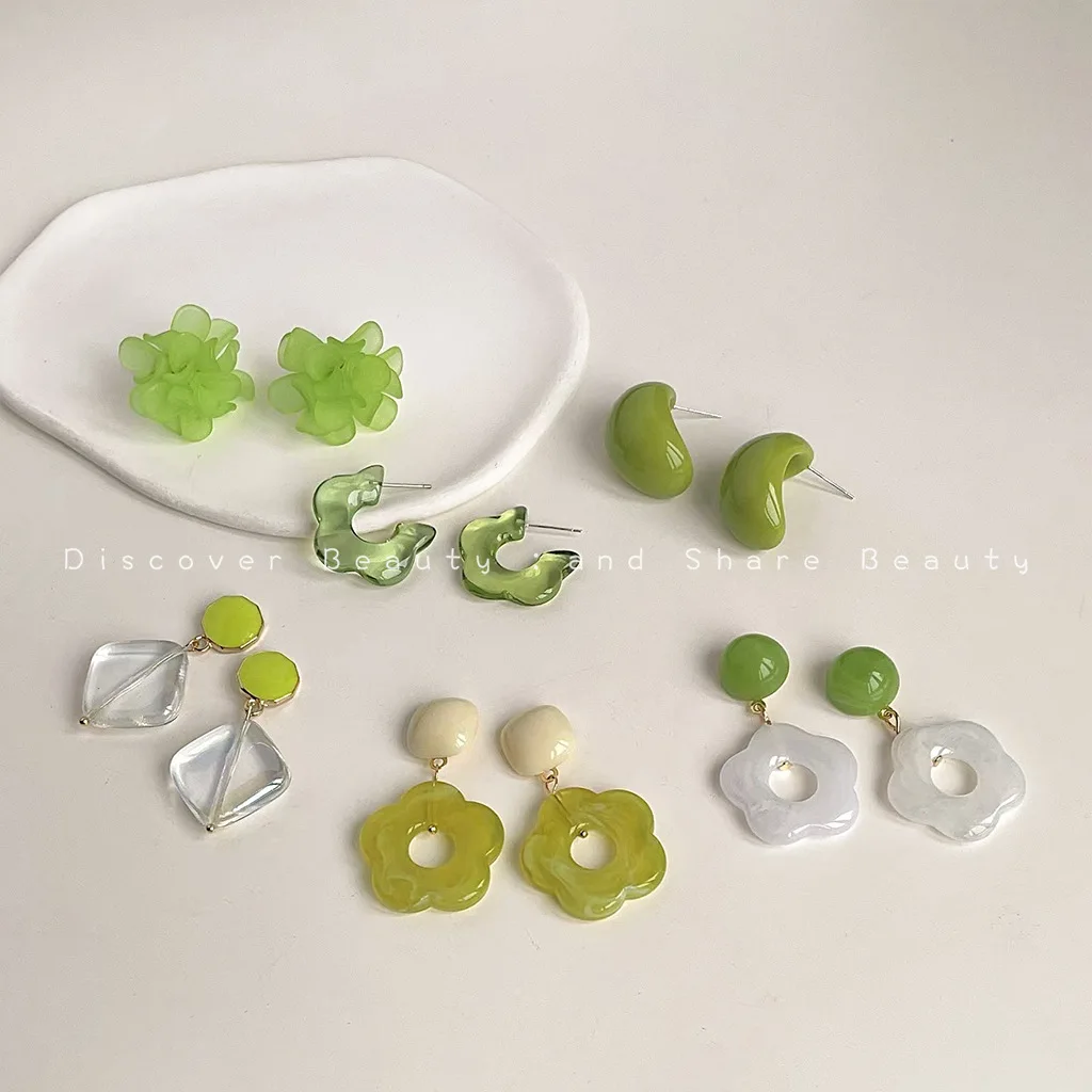accessori-fai-da-te-orecchini-piccoli-in-acrilico-a-forma-di-fiore-stile-coreano-dolce-e-raffinato-orecchini-bianchi-mori-di-nicchia-per-donna