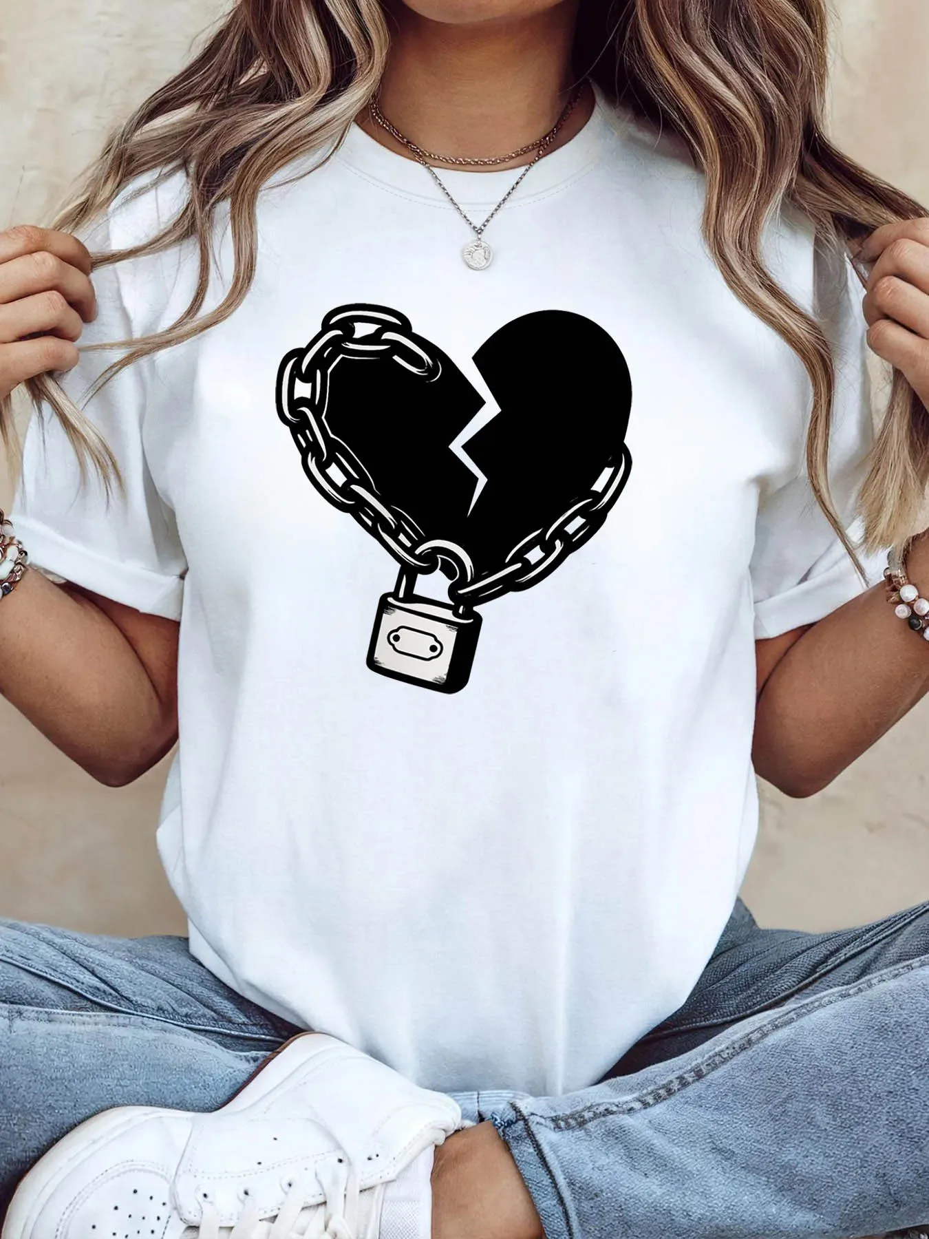 Broken Heart Chain Lock Print Women'S Crew Neck Short Sleeve T-Shirt, Dark Style Trendy Streetwear, Casual Tops
