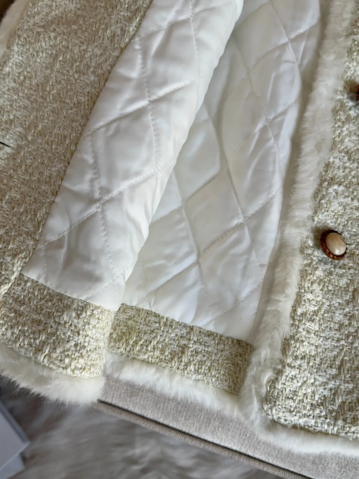 Unieke, niet-gematchte damesjas, winterjas van gewatteerd katoenen flanel, A58630, losvallende pasvorm, ronde hals.