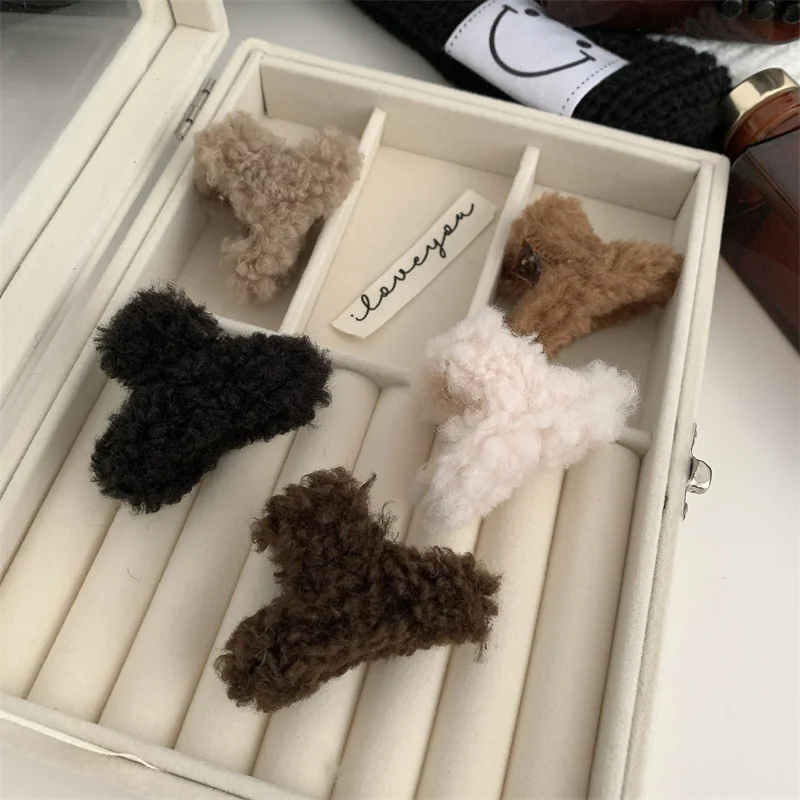 New Small Lamb Fur Hair Claw Clips Plush Furry Shark Clip Geometric Clamps Grab Korean Girls Women Hair Accessories Headwear