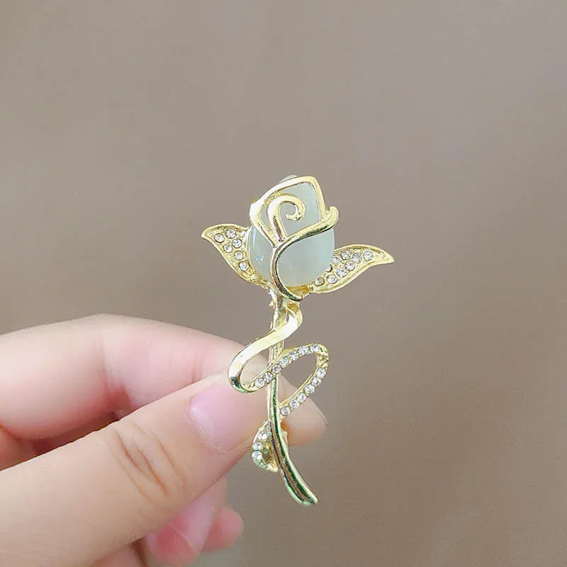 

High-end rose brooch, women's niche high-end style, tulip brooch, retro pin, silk scarf buckle accessory