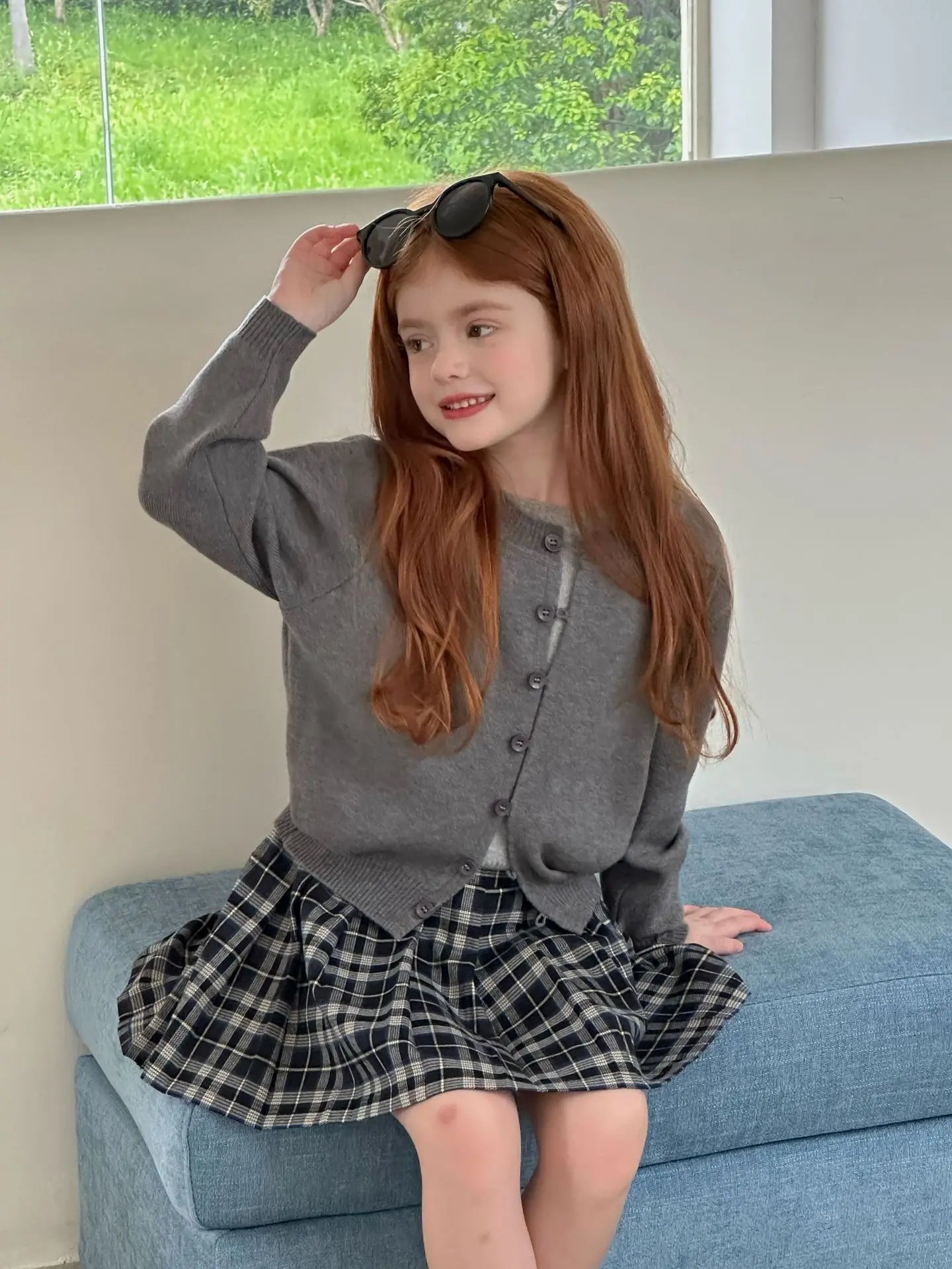 

2025 New Girls' Fake Two-Piece Knitted Cardigan Autumn Outfit New Children's Simple Top Lazy Style Long Sleeve Sweater