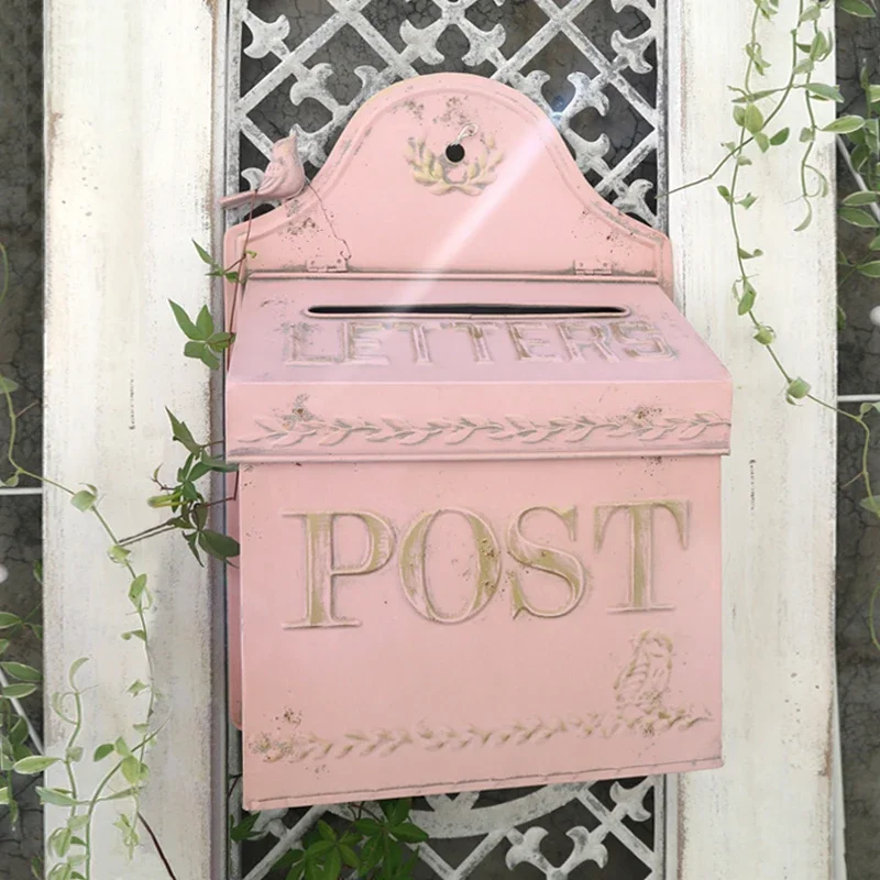 

Sendeyuan White Pink Wrought Iron Mailbox Mailbox Country Storage Box Tabletop Furnishings Home Decoration Garden Groceries