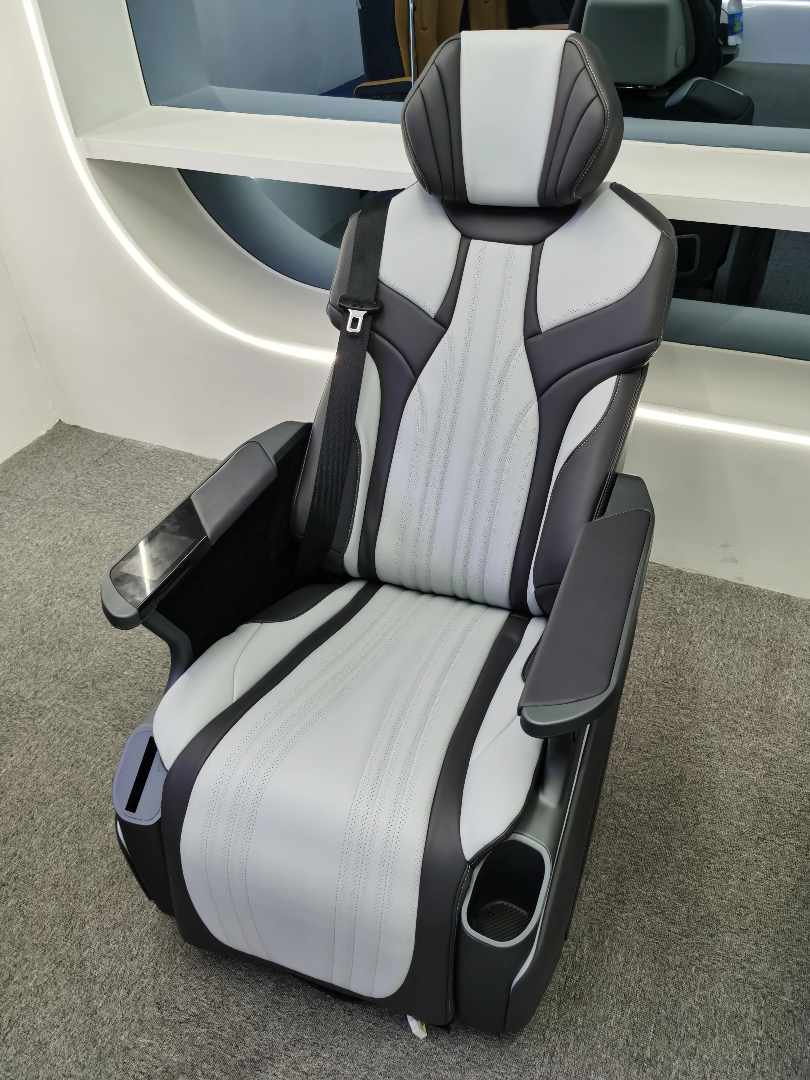 Factory Direct Sale Automotive Seat Luxury Interior Accessories Faux Leather Truck Universal Seats with Pneumatic Massage