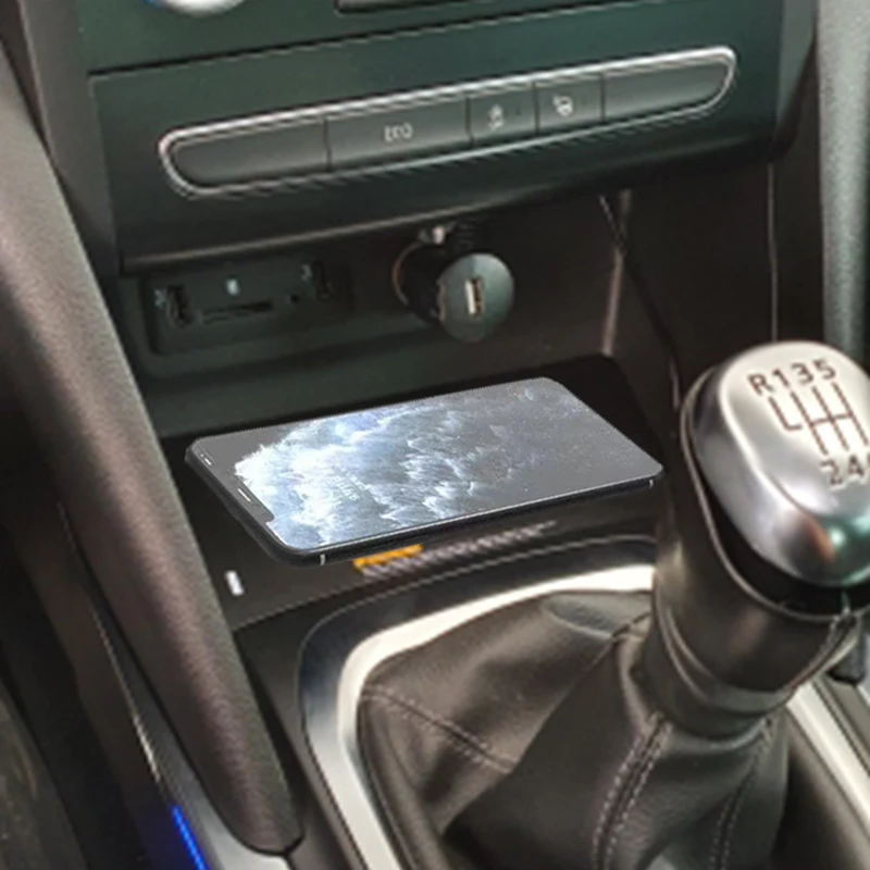 15W Car wireless charger For Renualt Megane 4 Megane 5 2015 2016 2017 2018 2019 center console phone charger charging holder