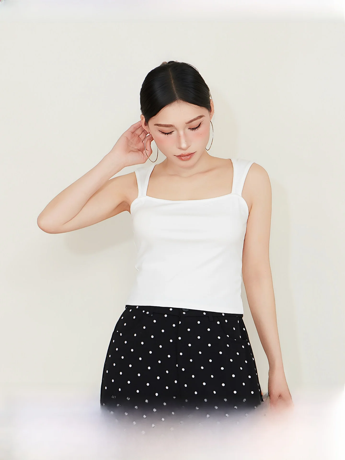 

Белый женский топ без бретелек, новинка 2026 года, большие размеры, красивая верхняя одежда, широкие бретели, сексуальный топ без рукавов в корейском стиле