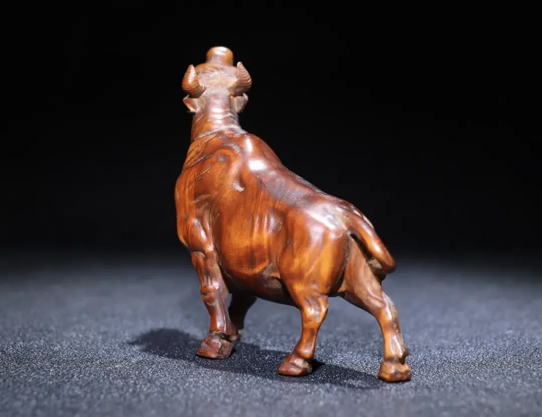 New European-style Cow Statue Zodiac Ox Animal Sculpture Retro Interior Decoration Figurine Handmade Wood Carving Ornament Feng