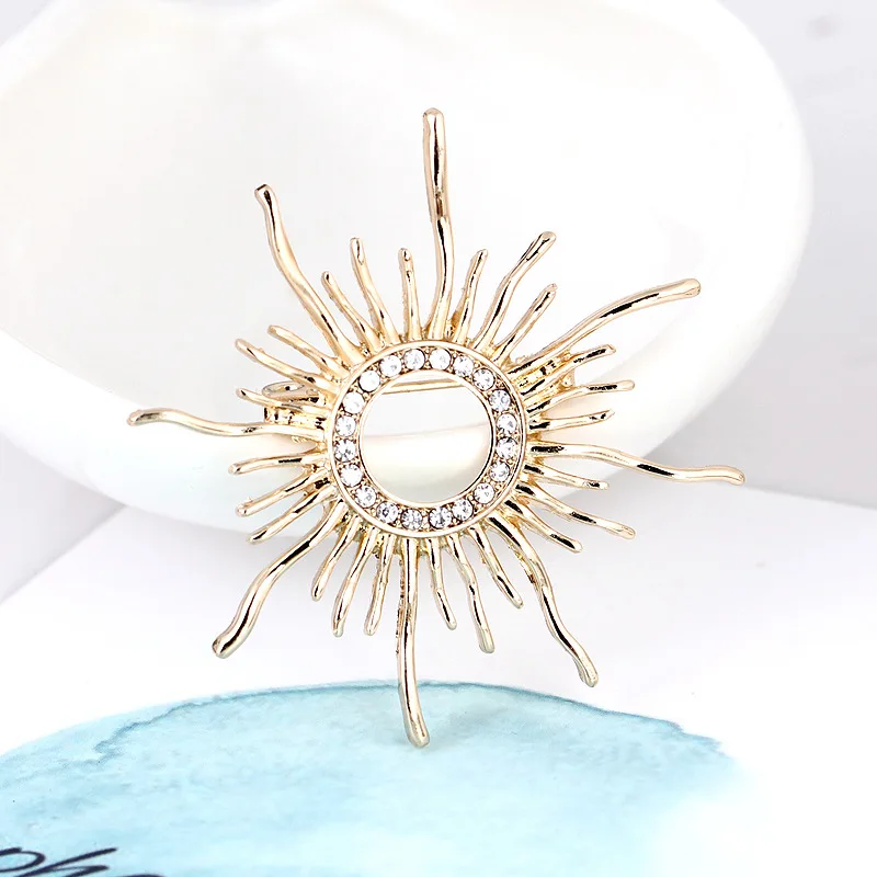 Retro Baroque Style Rhinestone Sun God Brooches For Women Men Elegant Trendy Clothing Accessories Alloy Pin Luxury Jewelry Gifts