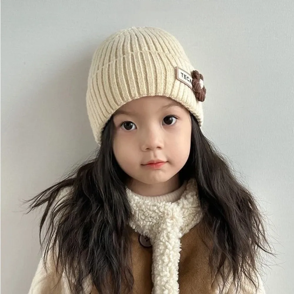 따뜻한 귀여운 꽃 아기 비니 모자 단색 두꺼운 풀오버 모자 방풍 귀 보호 모자 유아용
